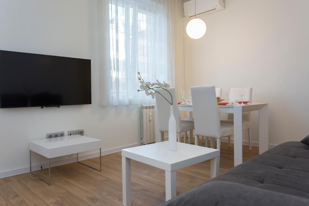 Modern Apartment In The City Center Sófia Exterior foto