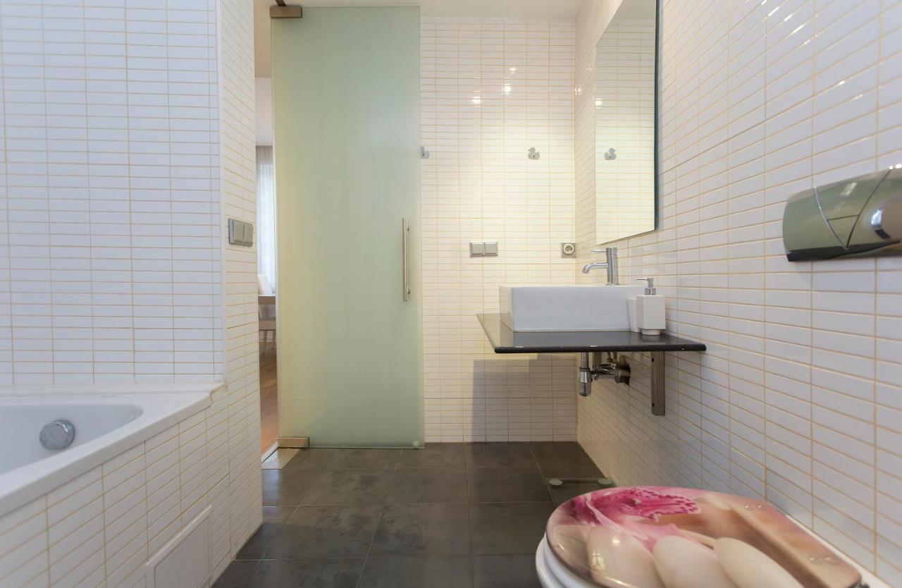 Modern Apartment In The City Center Sófia Exterior foto