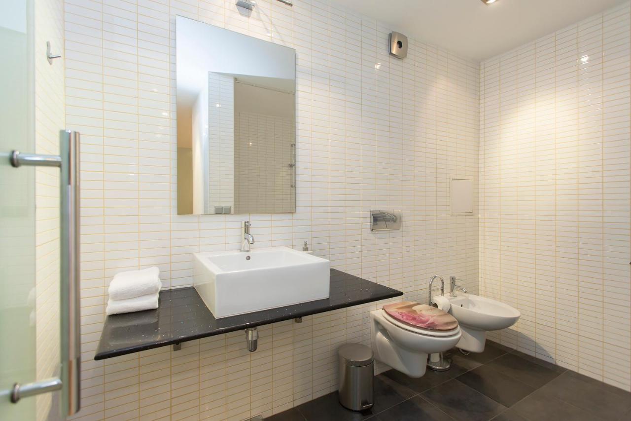 Modern Apartment In The City Center Sófia Exterior foto
